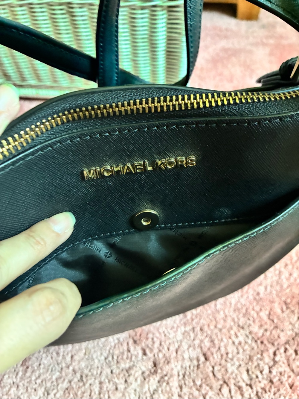 Michael Kors Black Voyager Tote Bag with Gold Logo Charm, excellent condition - Picture 6 of 11